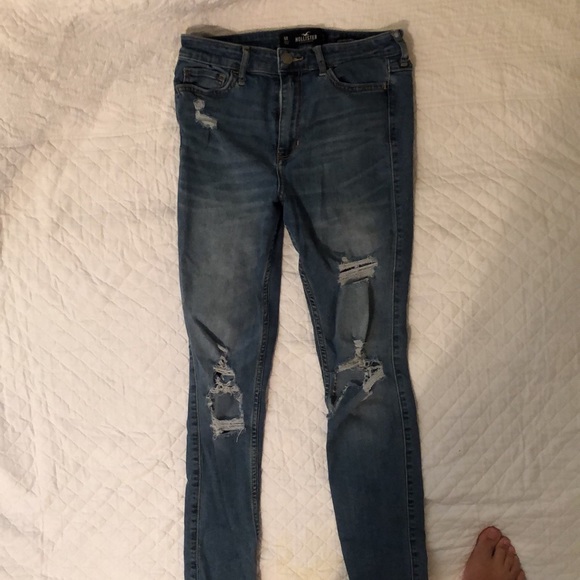 Hollister Distressed Skinny Jeans - Picture 3 of 3